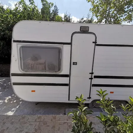 Campsite Green Garden Caravan *