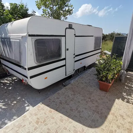 Garden Caravan Кемпинг